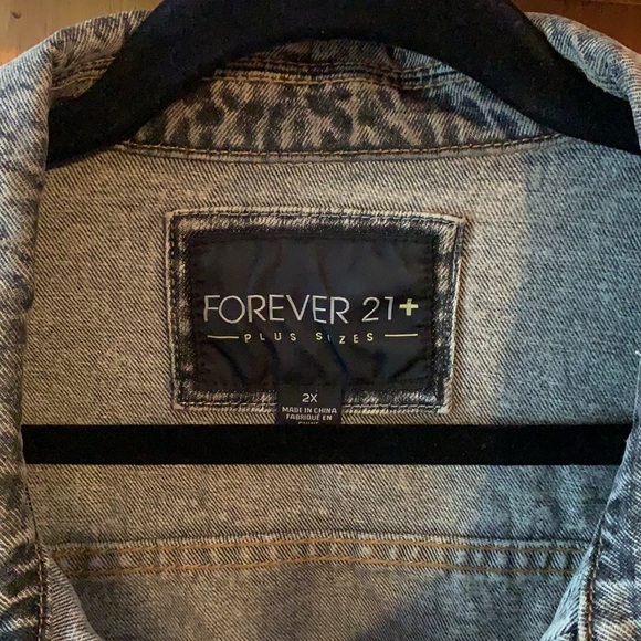 Forever 21 Plus Acid Washed Denim Jacket in Dark Grey - Picture 4 of 5